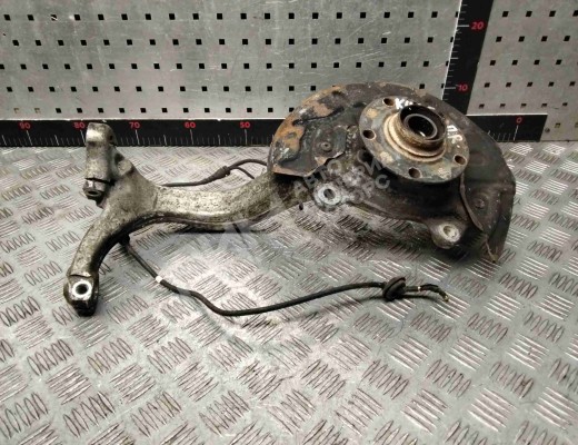 Кулак поворотный правый Audi A4 B6 (8EC, 8E5) 2000-2004  Audi A4 A4 B6 (8EC, 8E5) 2000-2004