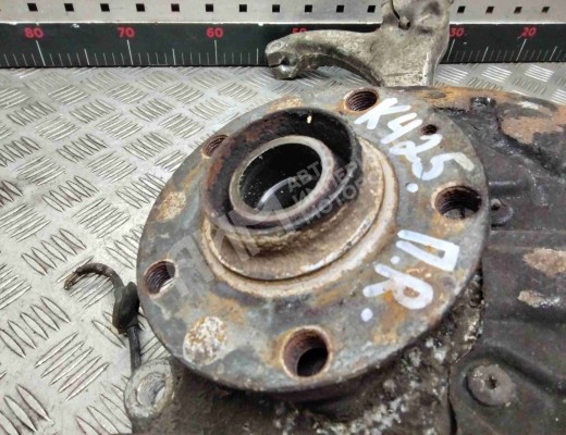 Кулак поворотный правый Audi A4 B6 (8EC, 8E5) 2000-2004  Audi A4 A4 B6 (8EC, 8E5) 2000-2004