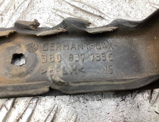 Уплотнитель двери передней левой Volkswagen Passat B5 (3B) 1996-2000  Volkswagen Passat Passat B5 (3B) 1996-2000