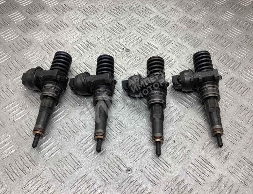 Форсунка Volkswagen Passat B5+ (3B) 2000-2005 рестайлинг  Volkswagen Passat Passat B5+ (3B) 2000-2005 рестайлинг