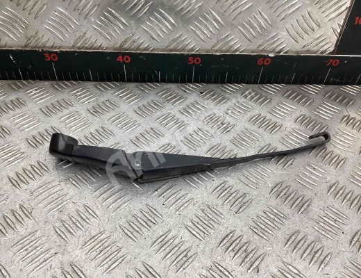 Щеткодержатель задний Honda CR-V II (RD8, RD9) 2004-2006 рестайлинг  Honda CR-V CR-V II (RD8, RD9) 2004-2006 рестайлинг