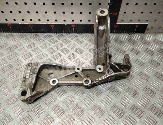 Кронштейн крепления рычага передней подвески Volkswagen Golf V (1K) 2004-2009  Volkswagen Golf Golf V (1K) 2004-2009