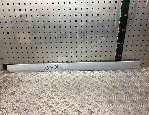 Молдинг двери передней левой Audi A4 B6 (8EC, 8E5) 2000-2004  Audi A4 A4 B6 (8EC, 8E5) 2000-2004