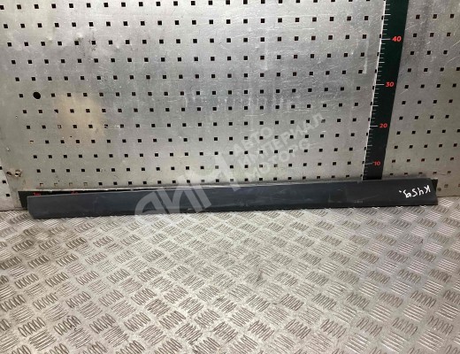 Молдинг двери передней левой Audi A4 B6 (8EC, 8E5) 2000-2004  Audi A4 A4 B6 (8EC, 8E5) 2000-2004