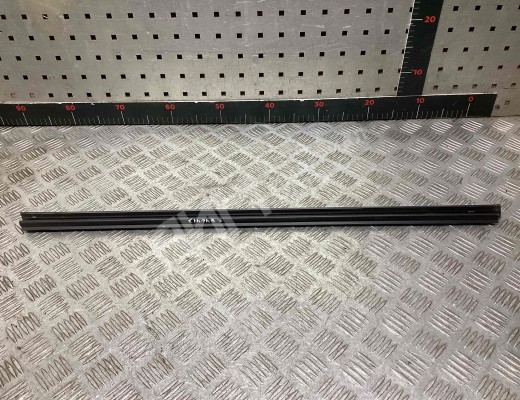 Молдинг стекла двери передней левой внутренний Volkswagen Caddy III (2K) 2004-2010  Volkswagen Caddy Caddy III (2K) 2004-2010