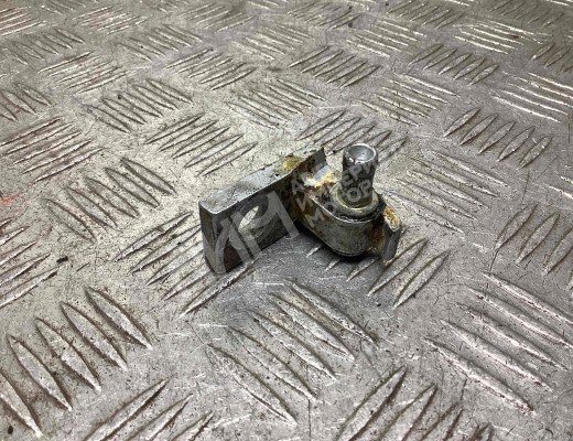 Петля двери передней правой Audi A6 C5 (4B) 1997-2001  Audi A6 A6 C5 (4B) 1997-2001