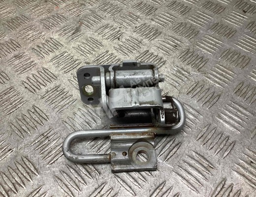 Петля двери передней левой Audi A4 B6 (8EC, 8E5) 2000-2004  Audi A4 A4 B6 (8EC, 8E5) 2000-2004