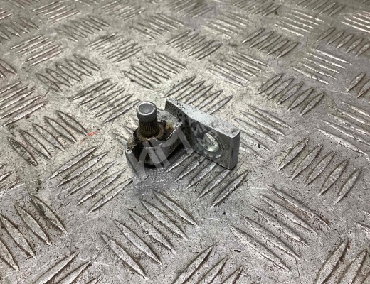 Петля двери передней левой Audi A6 C5 (4B) 2001-2004 рестайлинг  Audi A6 A6 C5 (4B) 2001-2004 рестайлинг