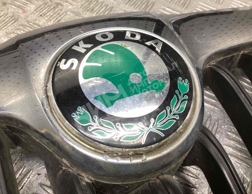 Решетка радиатора Skoda Octavia A5 (1Z) 2008-2013 рестайлинг  Skoda Octavia Octavia A5 (1Z) 2008-2013 рестайлинг