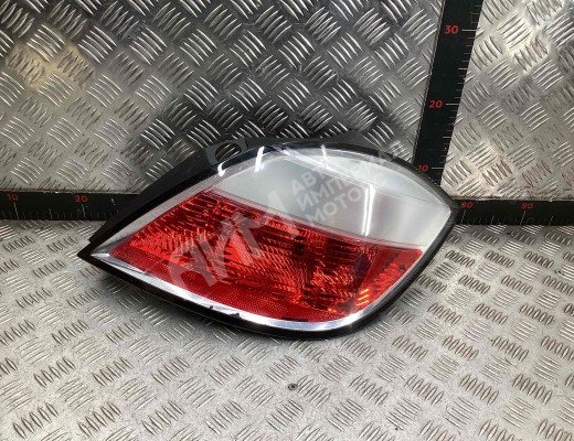 Фонарь задний правый Opel Astra H 2004-2007  Opel Astra Astra H 2004-2007