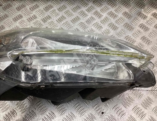 Фара правая Dacia Sandero I (B90) 2008-2012  Dacia Sandero Sandero I (B90) 2008-2012