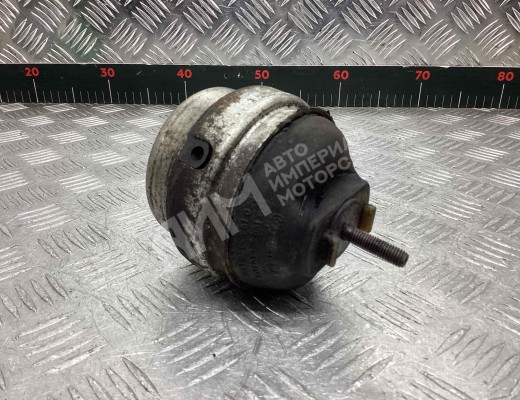Подушка крепления двигателя Audi A4 B6 (8EC, 8E5) 2000-2004  Audi A4 A4 B6 (8EC, 8E5) 2000-2004