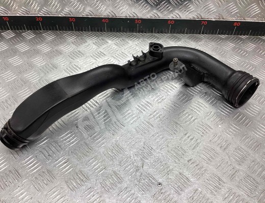 Патрубок интеркулера Audi A4 B6 (8EC, 8E5) 2000-2004  Audi A4 A4 B6 (8EC, 8E5) 2000-2004