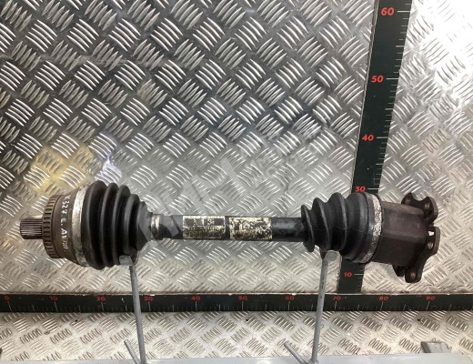 Полуось передняя левая (приводной вал, ШРУС) Audi A4 B6 (8EC, 8E5) 2000-2004  Audi A4 A4 B6 (8EC, 8E5) 2000-2004