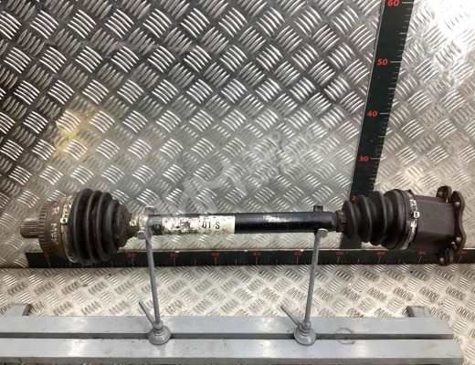 Полуось передняя правая (приводной вал, ШРУС) Audi A4 B6 (8EC, 8E5) 2000-2004  Audi A4 A4 B6 (8EC, 8E5) 2000-2004