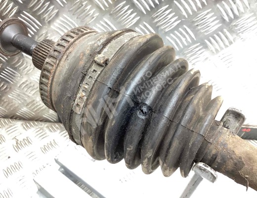 Полуось передняя левая (приводной вал, ШРУС) Audi A4 B6 (8EC, 8E5) 2000-2004  Audi A4 A4 B6 (8EC, 8E5) 2000-2004