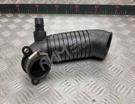 Патрубок воздушного фильтра Volkswagen Passat B5+ (3B) 2000-2005 рестайлинг  Volkswagen Passat Passat B5+ (3B) 2000-2005 рестайлинг