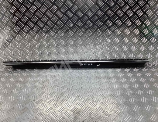 Молдинг стекла двери передней правой наружный Audi A6 C5 (4B) 2001-2004 рестайлинг  Audi A6 A6 C5 (4B) 2001-2004 рестайлинг