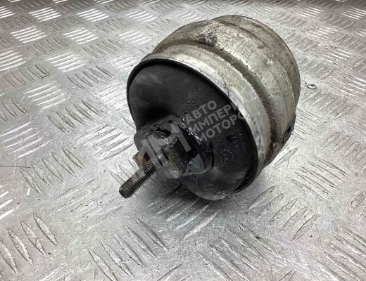 Подушка крепления двигателя Audi A4 B6 (8EC, 8E5) 2000-2004  Audi A4 A4 B6 (8EC, 8E5) 2000-2004
