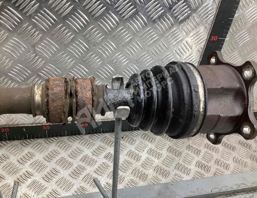 Полуось передняя правая (приводной вал, ШРУС) Nissan X-trail (T30) 2001-2004  Nissan X-Trail X-trail (T30) 2001-2004