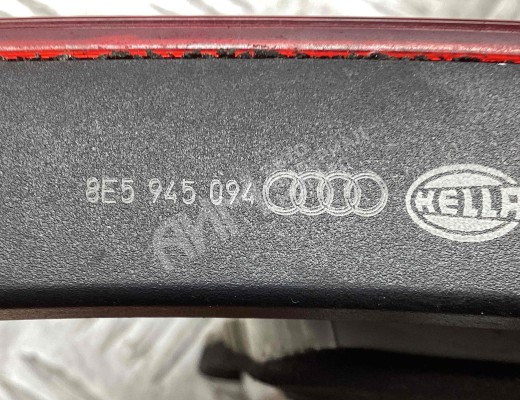 Фонарь крышки багажника правый Audi A4 B7 (8EC, 8ED) 2004-2008  Audi A4 A4 B7 (8EC, 8ED) 2004-2008