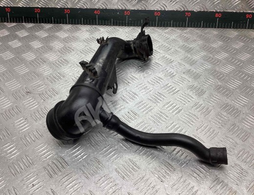 Патрубок интеркулера Volkswagen Golf III (1H) 1991-1997  Volkswagen Golf Golf III (1H) 1991-1997
