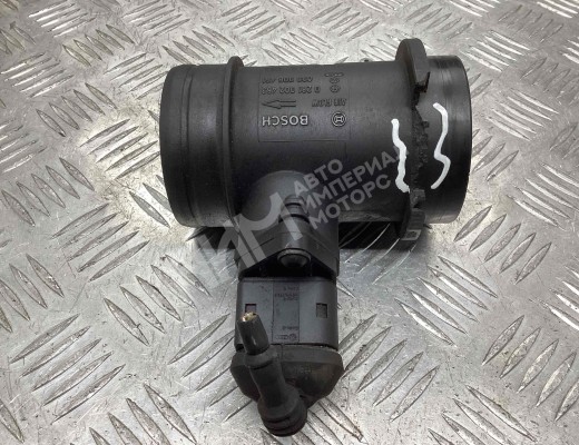 Расходомер воздуха Volkswagen Passat B5+ (3B) 2000-2005 рестайлинг  Volkswagen Passat Passat B5+ (3B) 2000-2005 рестайлинг