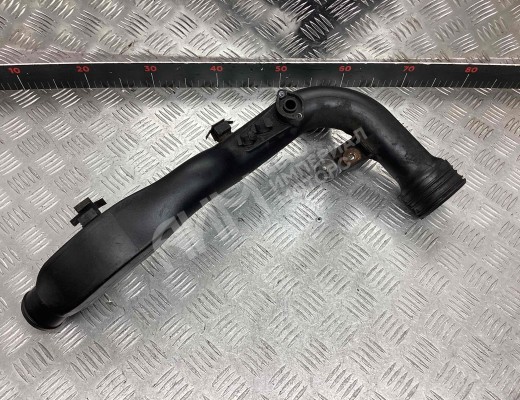 Патрубок интеркулера Volkswagen Passat B5+ (3B) 2000-2005 рестайлинг  Volkswagen Passat Passat B5+ (3B) 2000-2005 рестайлинг