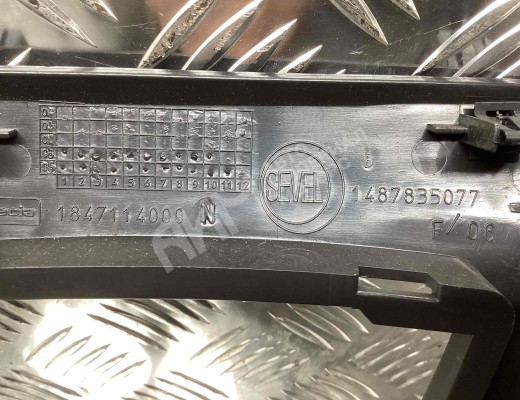 Накладка декоративная на торпедо Peugeot 807 2002-2014  Peugeot 807 807 2002-2014