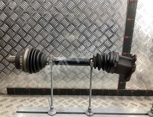 Полуось передняя правая (приводной вал, ШРУС) Audi A4 B6 (8EC, 8E5) 2000-2004  Audi A4 A4 B6 (8EC, 8E5) 2000-2004