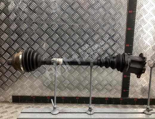 Полуось передняя правая (приводной вал, ШРУС) Audi A4 B6 (8EC, 8E5) 2000-2004  Audi A4 A4 B6 (8EC, 8E5) 2000-2004