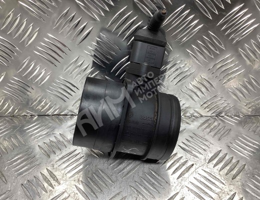 Расходомер воздуха Volkswagen Passat B5+ (3B) 2000-2005 рестайлинг  Volkswagen Passat Passat B5+ (3B) 2000-2005 рестайлинг