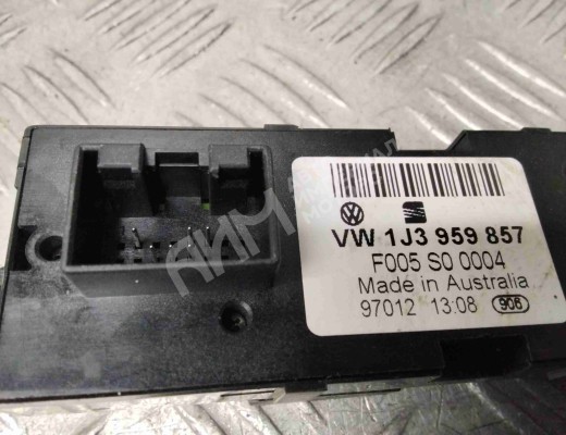 Блок управления стеклоподъемниками Volkswagen Passat B5 (3B) 1996-2000  Volkswagen Passat Passat B5 (3B) 1996-2000