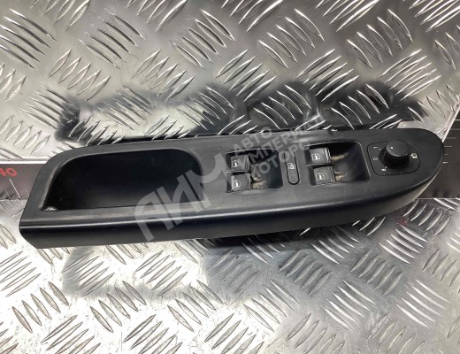 Блок управления стеклоподъемниками Volkswagen Passat B6 (3C) 2005-2010  Volkswagen Passat Passat B6 (3C) 2005-2010