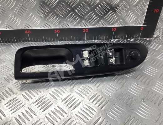 Блок управления стеклоподъемниками Volkswagen Passat B6 (3C) 2005-2010  Volkswagen Passat Passat B6 (3C) 2005-2010