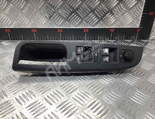 Блок управления стеклоподъемниками Volkswagen Golf V (1K) 2004-2009  Volkswagen Golf Golf V (1K) 2004-2009
