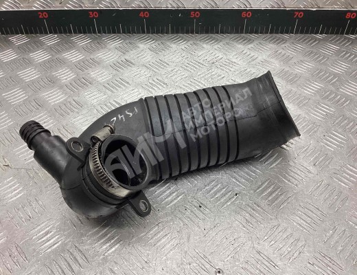 Патрубок воздушного фильтра Volkswagen Passat B5+ (3B) 2000-2005 рестайлинг  Volkswagen Passat Passat B5+ (3B) 2000-2005 рестайлинг