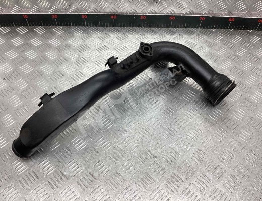 Патрубок интеркулера Volkswagen Passat B5+ (3B) 2000-2005 рестайлинг  Volkswagen Passat Passat B5+ (3B) 2000-2005 рестайлинг