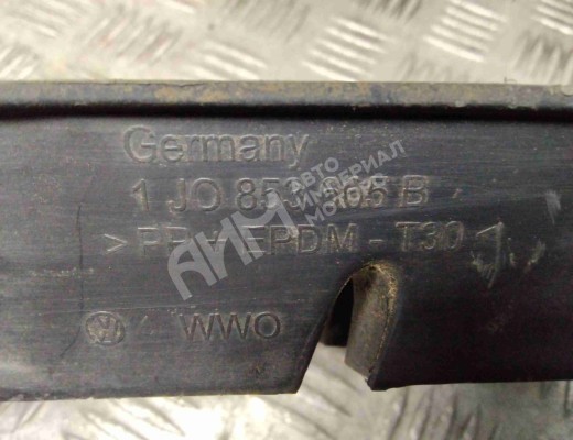 Заглушка (решетка) в бампер передний Volkswagen Golf IV (1J) 1997-2004  Volkswagen Golf Golf IV (1J) 1997-2004