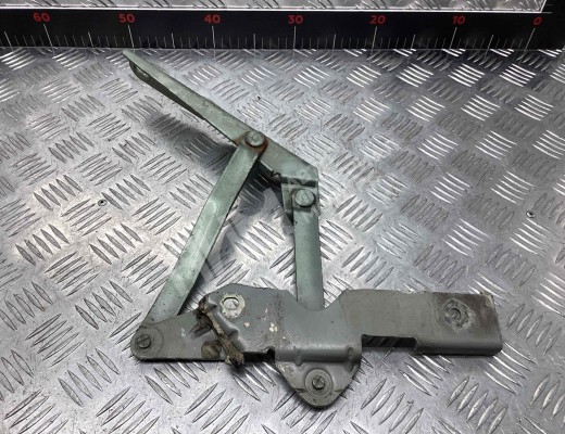Петля капота левая Audi 100 C3 1982-1991  Audi 100 100 C3 1982-1991