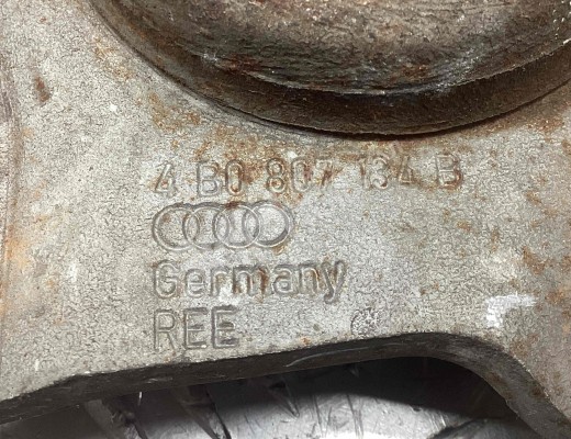 Кронштейн крепления бампера переднего Audi A6 C5 (4B) 1997-2001  Audi A6 A6 C5 (4B) 1997-2001