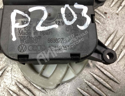 Моторчик заслонки печки Audi A4 B7 (8EC, 8ED) 2004-2008  Audi A4 A4 B7 (8EC, 8ED) 2004-2008