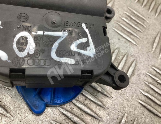 Моторчик заслонки печки Audi A4 B7 (8EC, 8ED) 2004-2008  Audi A4 A4 B7 (8EC, 8ED) 2004-2008