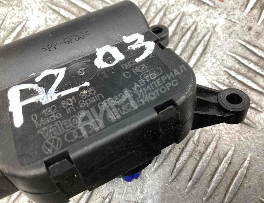 Моторчик заслонки печки Audi A4 B7 (8EC, 8ED) 2004-2008  Audi A4 A4 B7 (8EC, 8ED) 2004-2008