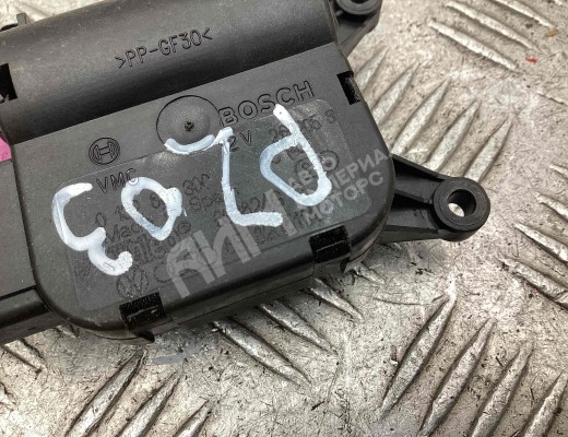 Моторчик заслонки печки Audi A4 B7 (8EC, 8ED) 2004-2008  Audi A4 A4 B7 (8EC, 8ED) 2004-2008