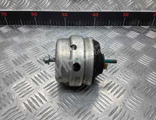 Подушка крепления двигателя Audi A4 B7 (8EC, 8ED) 2004-2008  Audi A4 A4 B7 (8EC, 8ED) 2004-2008