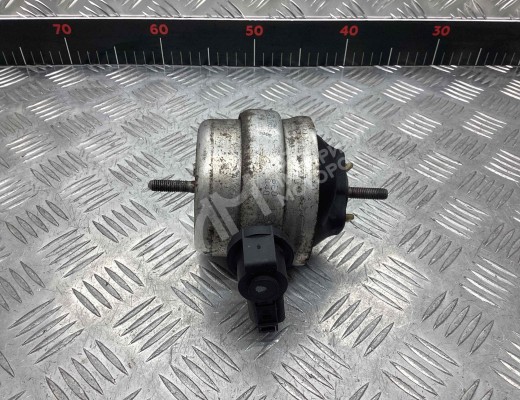Подушка крепления двигателя Audi A4 B6 (8EC, 8E5) 2000-2004  Audi A4 A4 B6 (8EC, 8E5) 2000-2004
