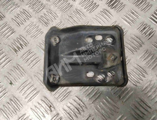 Кронштейн крепления бампера переднего Audi 100 C3 1982-1991  Audi 100 100 C3 1982-1991