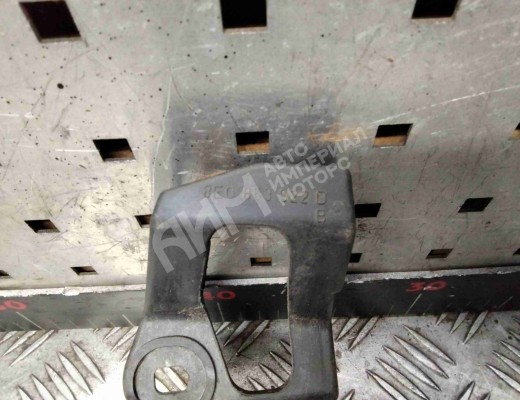 Кронштейн крепления порога Audi A4 B7 (8EC, 8ED) 2004-2008  Audi A4 A4 B7 (8EC, 8ED) 2004-2008