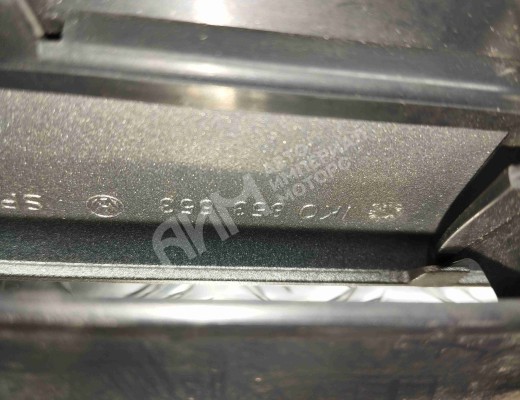 Решетка радиатора Volkswagen Golf V (1K) 2004-2009  Volkswagen Golf Golf V (1K) 2004-2009